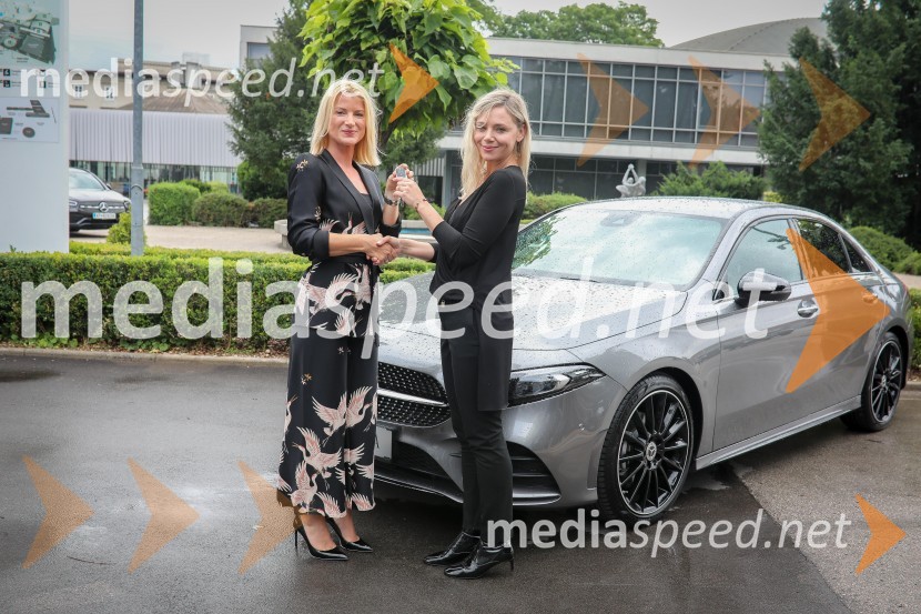  Metka  Kejžar, direktorica marketinga in odnosov z javnostmi Autocommerce, d.o.o.;  Katarina Čas, igralka, voditeljicaMercedes-Benz A limuzina, GLC in GLC kupe, slovenske predstavitve