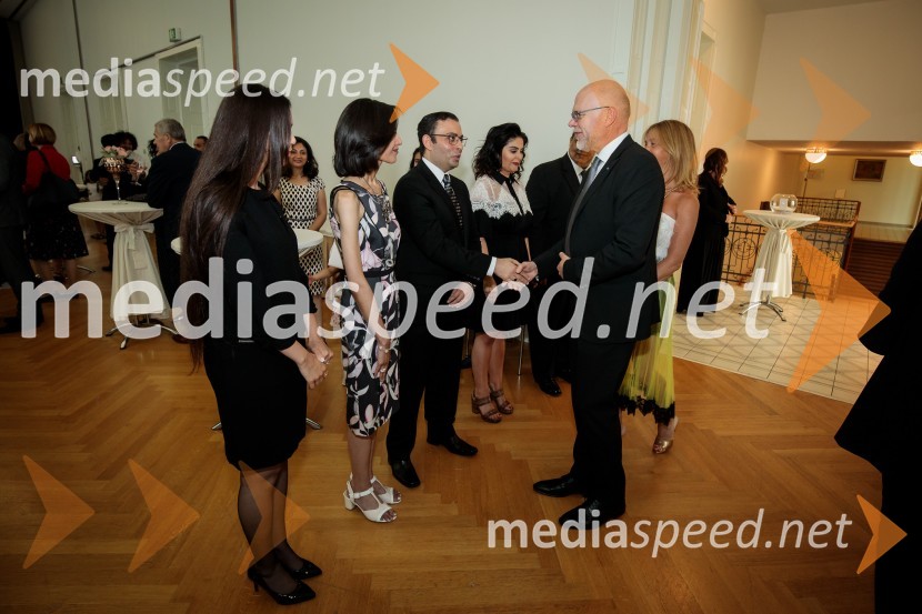 Yasmine Akef, tretja sekretartka, veleposlaništvo Arabske Republike Egipt;  Nermeen Sayed;  Osama Rihan, namestnik veleposlanika Arabske republike Egipt;  Sherin Barakat;  ... Egiptovski nacionalni dan, praznovanje in sprejem egiptovskega veleposlanika