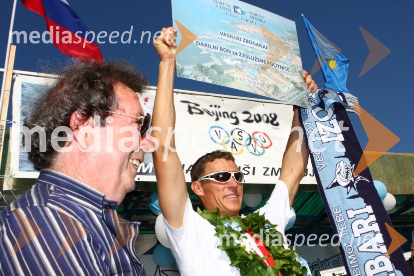 Enrico Galassi, direktor izolske marine, in Vasilij Žbogar, olimpijski jadralecSprejem Vasilija Žbogarja v Izoli