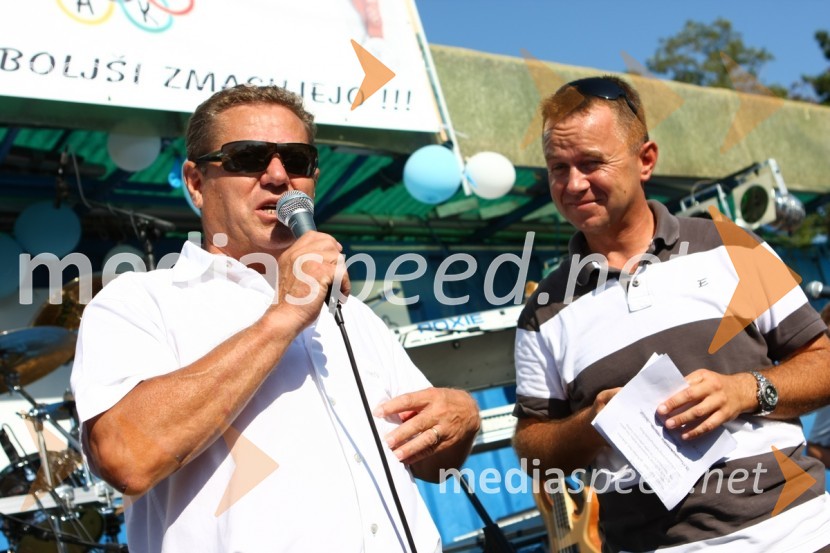 Slavko Žbogar, Vasilijev oče, in povezovalec programa Dejan JelačinSprejem Vasilija Žbogarja v Izoli