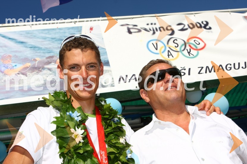 Vasilij Žbogar, olimpijski jadralec, in Slavko Žbogar, Vasilijev očeSprejem Vasilija Žbogarja v Izoli