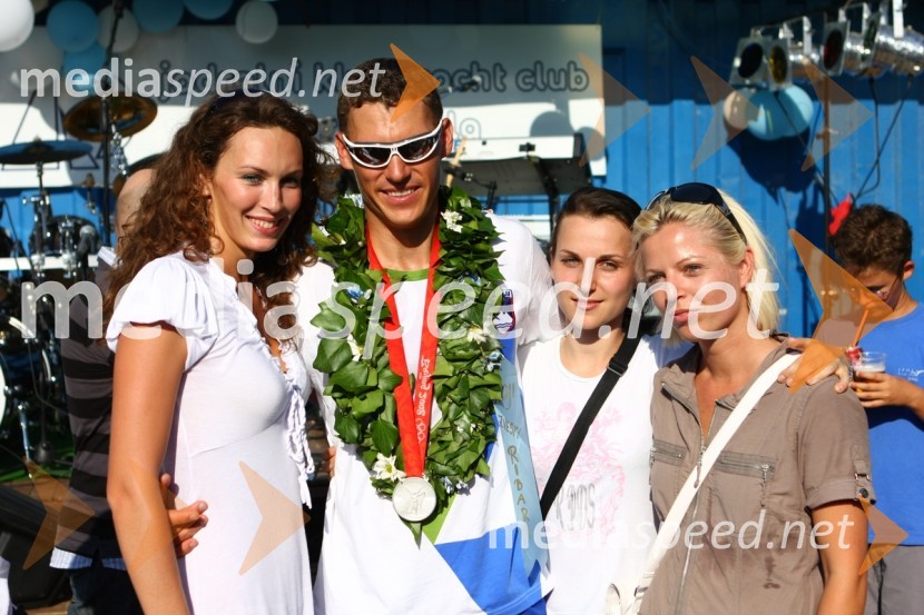 Maja Bedalov, Žbogarjevo dekle, Vasilj Žbogar, olimpijski jadralec in navijačiciSprejem Vasilija Žbogarja v Izoli