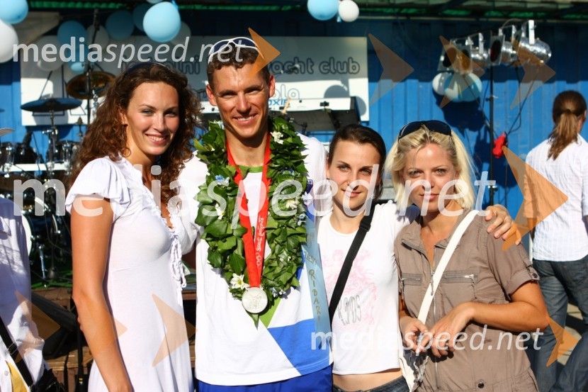 Maja Bedalov, Žbogarjevo dekle, Vasilj Žbogar, olimpijski jadralec in navijačiciSprejem Vasilija Žbogarja v Izoli