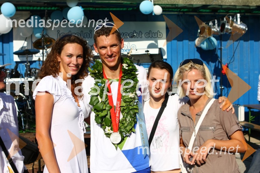 Maja Bedalov, Žbogarjevo dekle, Vasilj Žbogar, olimpijski jadralec in navijačiciSprejem Vasilija Žbogarja v Izoli