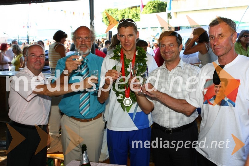 ..., ..., Vasilj Žbogar, olimpijski jadralec, Karl Viktor Erjavec, minister za obrambo RS in ...Sprejem Vasilija Žbogarja v Izoli