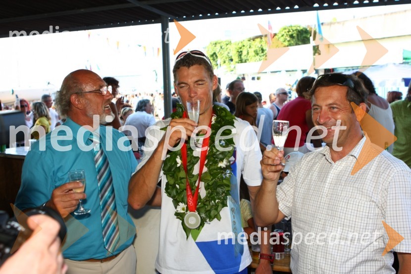 ... in Vasilj Žbogar, olimpijski jadralec, in Karl Viktor Erjavec, minister za obrambo RSSprejem Vasilija Žbogarja v Izoli