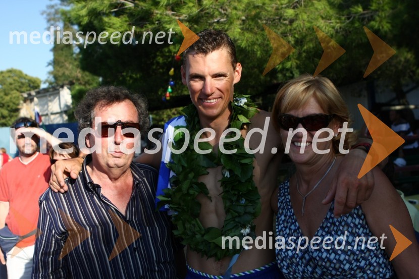 Enrico Galassi, direktor Izolske marine, Vasilij Žbogar in Dragica Žbogar, Vasilijeva mamaSprejem Vasilija Žbogarja v Izoli