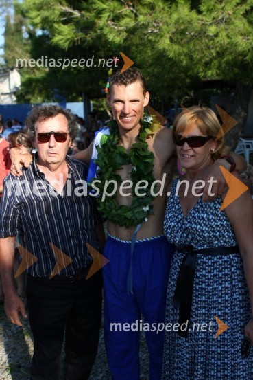 Enrico Galassi, direktor Izolske marine, Vasilij Žbogar in Dragica Žbogar, Vasilijeva mamaSprejem Vasilija Žbogarja v Izoli