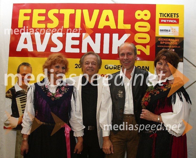 Jožica Svete, pevka, Alfi Nipič, pevec, Gregor Avsenik, organizator festivala in sin Slavka Avsenika in Joži Kališnik, pevkaFestival Avsenikov 2008