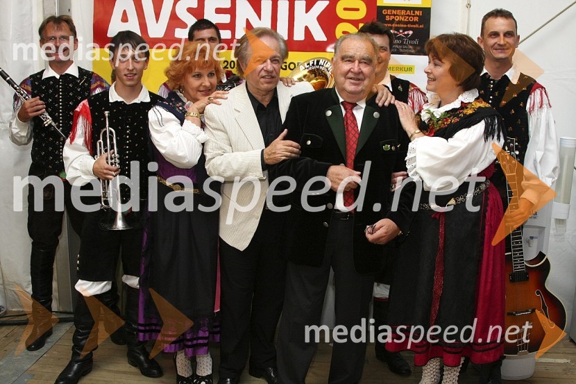 Joži Kališnik, Alfi Nipič, Karl Landsmaier, nekdanji manager Ansambla Avsenik in Jožica Svete z ansamblomFestival Avsenikov 2008