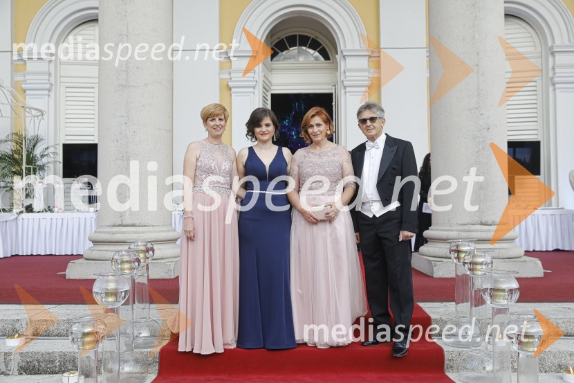  Petra Križan, Turizem Ljubljana;  Maja Križan, vodja prireditve Anin ples;  Biserka Križan;  Franci Križan, organizator Aninega plesaAnin ples 2019