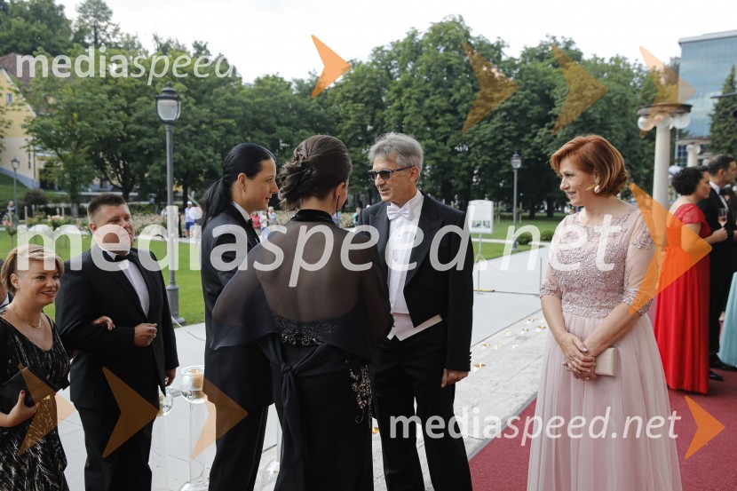  ... ;  ... ;  ... ;  ... ;  Franci Križan, organizator Aninega plesa;  Biserka KrižanAnin ples 2019