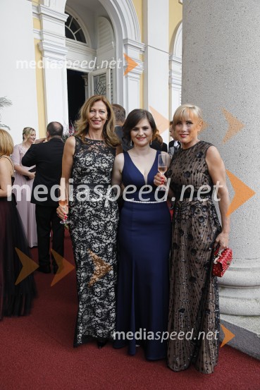  Nika Žumer Kajzer;  Maja Križan, vodja prireditve Anin ples;  Irena BijolAnin ples 2019