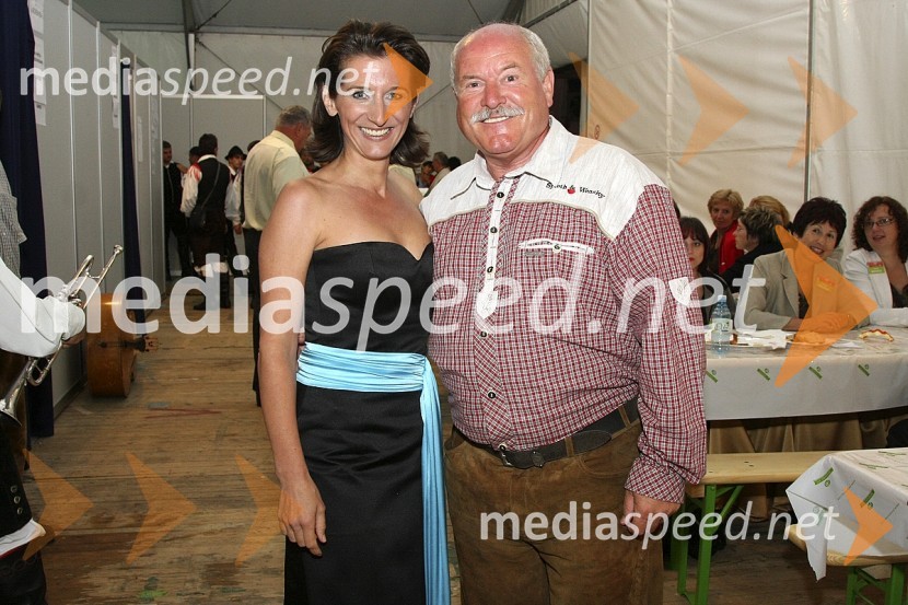 Betka Šuhel in Ingo Rotter, voditelja večeraFestival Avsenikov 2008