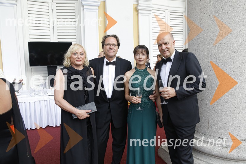  Breda Razdevšek, odvetnica;  Borut Razdevšek;  Barbara Kneževič;  Ivan Kneževič, častni konzul Federativne republike Brazilije Anin ples 2019