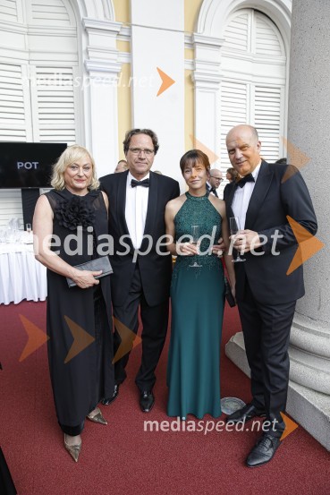  Breda Razdevšek, odvetnica;  Borut Razdevšek;  Barbara Kneževič;  Ivan Kneževič, častni konzul Federativne republike Brazilije Anin ples 2019