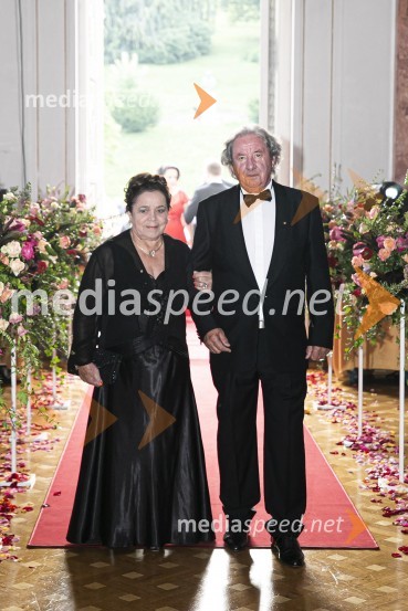  Breda Drenek Sotošek, magistra farmacije in lastnica Lekarne Pod Sv. Rokom v Sevnici;  Franci SotošekAnin ples 2019