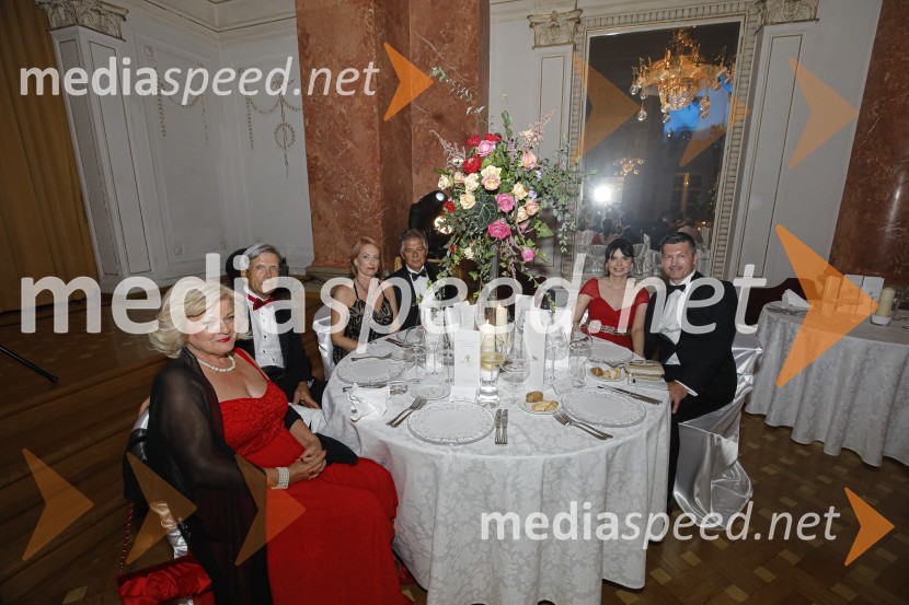  Milena Pavlin;  Janez Pavlin;  Sergeja  Marjanovič Pregelj;  Borut Pregelj, arhitekt;  Blanka Ogrizek;  Simon  Ogrizek, pred. Svetovnega združenja cvetličarjevAnin ples 2019