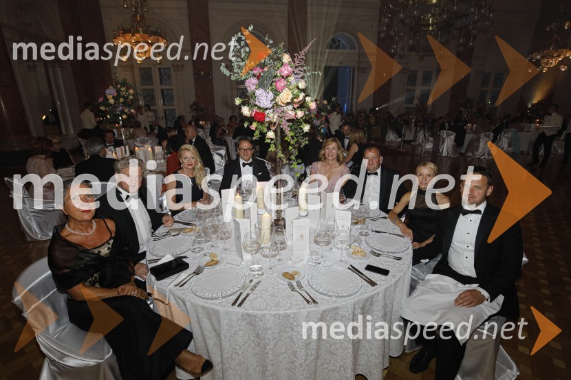  Beatrix Wienerroither;  Friedrich Wienerroither	;  Sanja Stanić;  Martin Wienerroither, generalni direktor Porsche Slovenija;  Jana Koželj, Koželj d.o.o.;  Jože Koželj, direktor Koželj d.o.o.;  Mirjam Bolta;  Franci Bolta, direktor znamke Audi pri podjetju Porsche Slovenija d.o.o.Anin ples 2019