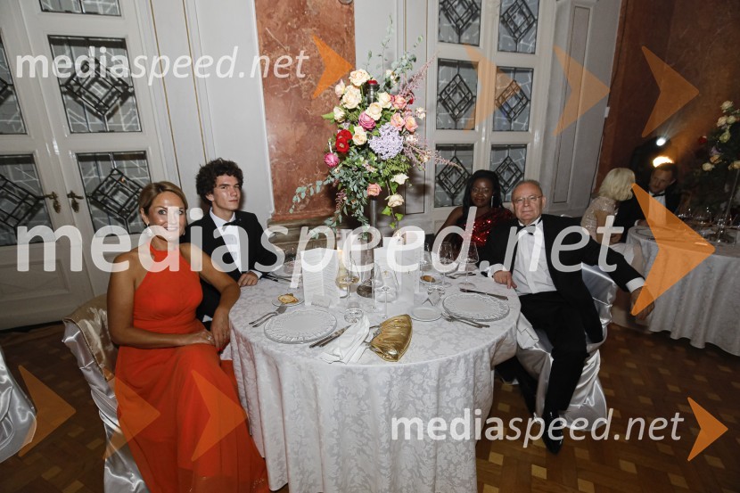  Milanka  Virant Levstik, direktorica, Frizersko kozmetični salon Minka;  Jaša Virant;  Tracy Akoth Otieno;  ... Anin ples 2019