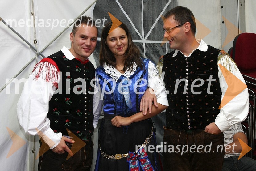 Klemen Kladnik, trobentač Ansabla Gašperji, Mojca Bitenc, pevka ansambla Mitja kvintet in Tomaž Hribar, harmonikaš ansambla GašperjiFestival Avsenikov 2008