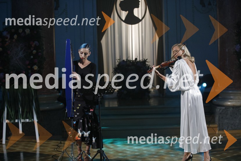  RAIVEN, pevka;  Maša Golob, violinistkaAnin ples 2019