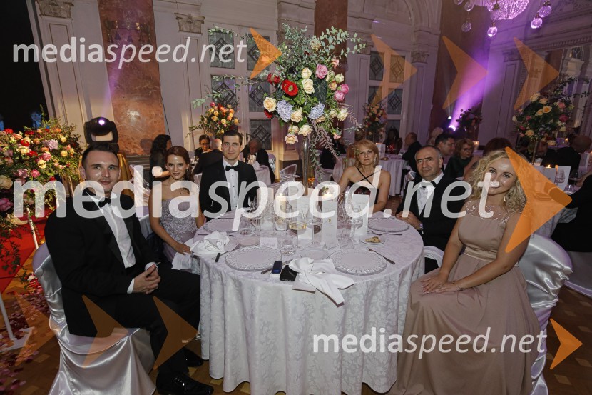  Ivo  Mijošek;  Urša Gavez;  Rok Cajzek, direktor, GIC gradnje;  Nežika Cajzek, GIC gradnje;  Ivan Cajzek, direktor družbe GIC gradnje;  Doroteja TanšekAnin ples 2019