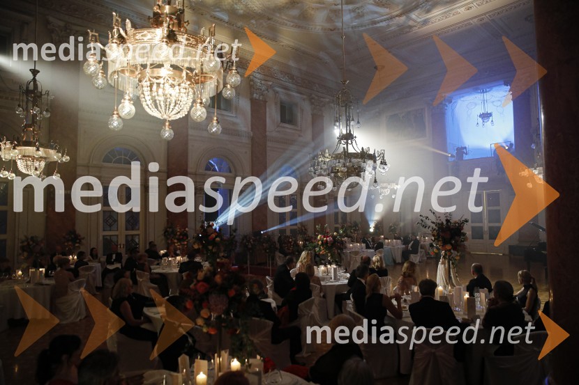 Pravljična Kristalna dvoranaAnin ples 2019