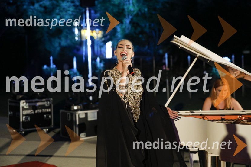  RAIVEN, pevka;  Nataša Lazić, pianistkaAnin ples 2019