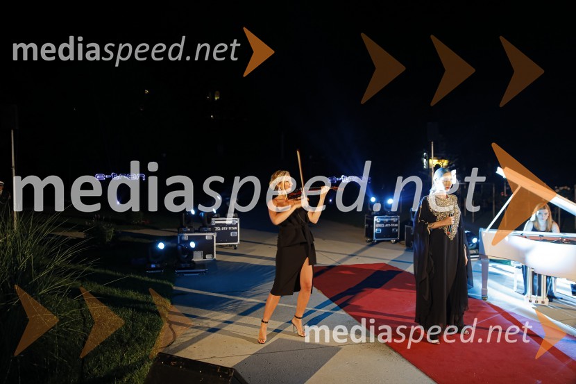  Maša Golob, violinistka;  RAIVEN, pevkaAnin ples 2019