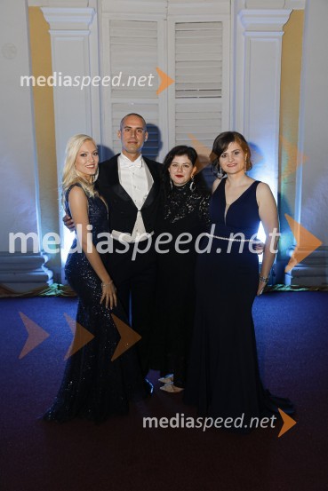  Kristina Zvonar;  Silvo Katalenič, član protokola;  Urša Jager;  Maja Križan, vodja prireditve Anin plesAnin ples 2019