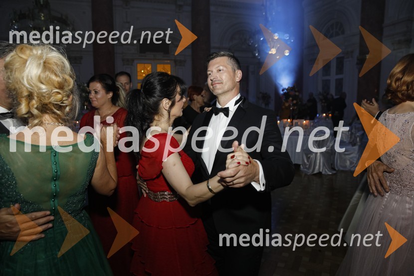  Blanka Ogrizek;  Simon  Ogrizek, pred. Svetovnega združenja cvetličarjevAnin ples 2019