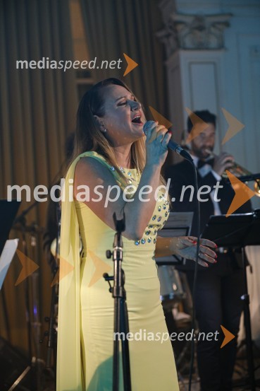  Nuša Derenda, pevkaAnin ples 2019