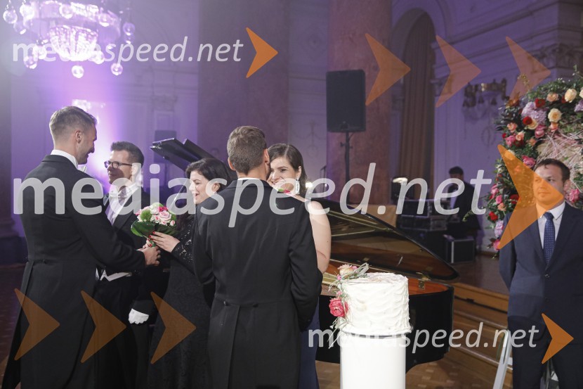  ... ;  Jakob Cvetko, član protokola;  Urša Jager;  ... ;  Maja Križan, vodja prireditve Anin plesAnin ples 2019