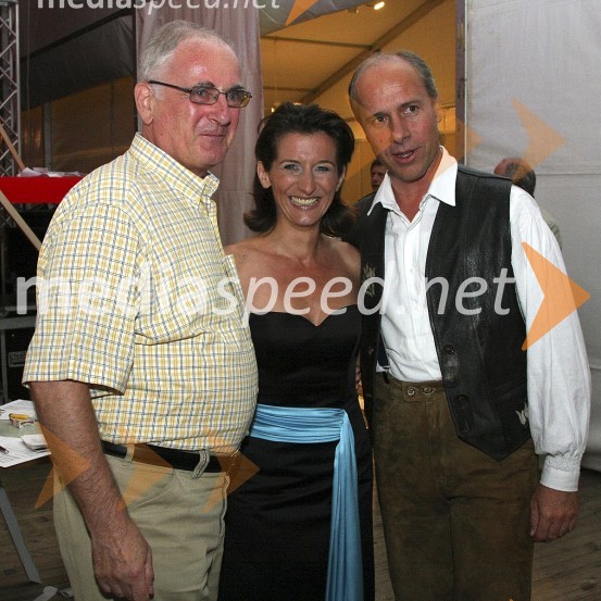 Tone Vrabl, Radio Celje, Betka Šuhel, voditeljca večera in Gregor Avsenik, glasbenik in organizator Festivala Avsenik 2008Festival Avsenikov 2008