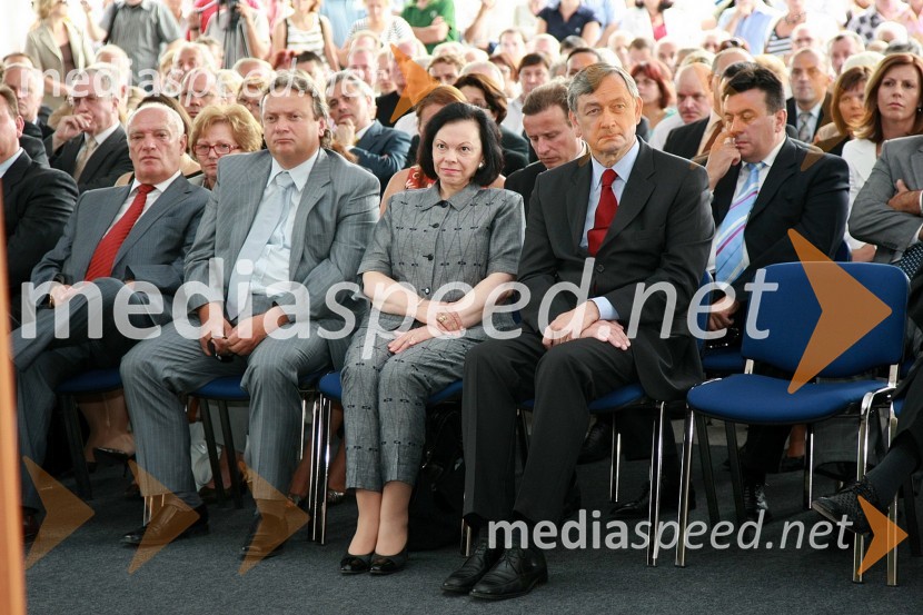 Jozsef Graf, minister za kmetijstvo in razvoj podeželja republike Madžarske, Iztok Jarc, minister za kmetijstvo, gozdarstvo in prehrano Republike Slovenije, dr. Danilo Türk, predsednik Republike Slovenije in soproga Barbara Miklič TürkOtvoritev 46. mednarodnega kmetijsko-živilskega sejma v Gornji Radgoni