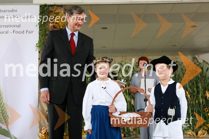 Dr. Danilo Türk, predsednik Republike Slovenije in otroški kmečki parOtvoritev 46. mednarodnega kmetijsko-živilskega sejma v Gornji Radgoni