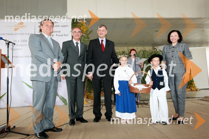 Iztok Jarc, minister za kmetijstvo, gozdarstvo in prehrano RS, Janez Erjavec, direktor Pomurskega sejma, dr. Danilo Türk, predsednik Republike Slovenije, otroški kmečki par in Barbara Miklič Türk, soproga Danila Türka, predsednika Republike SlovenijeOtvoritev 46. mednarodnega kmetijsko-živilskega sejma v Gornji Radgoni