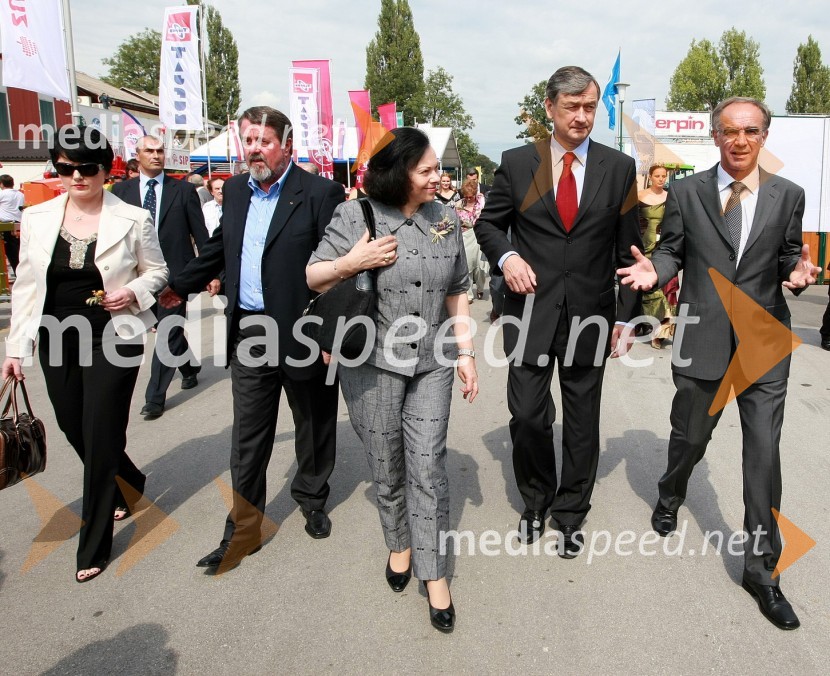 Ciril Smrkolj, predsednik Kmetijsko gozdarske zbornice s partnerko Kati Pojavnik, dr. Danilo Türk, predsednik Republike Slovenije in soproga Barbara Miklič Türk ter Janez Erjavec, direktor Pomurskega sejmaOtvoritev 46. mednarodnega kmetijsko-živilskega sejma v Gornji Radgoni