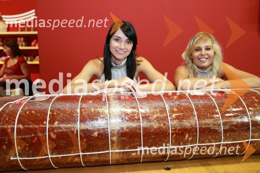 Anastazija in Vanja, hostesiOtvoritev 46. mednarodnega kmetijsko-živilskega sejma v Gornji Radgoni