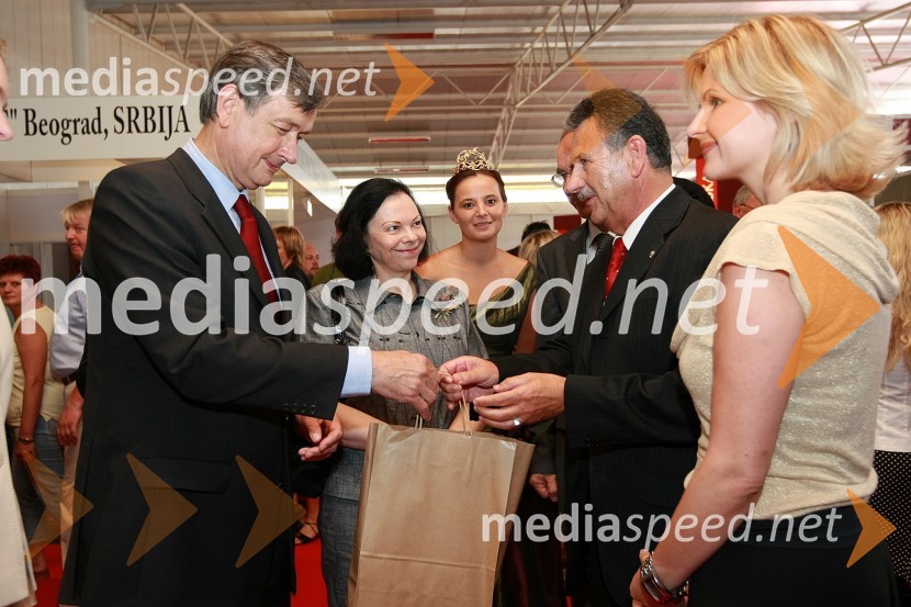 Dr. Danilo Türk, predsednik Republike Slovenije in soproga Barbara Miklič Türk, Svetlana Širec, Vinska kraljica Slovenije 2008, Anton Kampuš, župan občine Gornja Radgona in Norma Bale, direktorica Zavoda za kulturo, turizem in promocijo Gornja RadgonaOtvoritev 46. mednarodnega kmetijsko-živilskega sejma v Gornji Radgoni