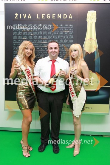 Andrej Grum, komercialist Radgonske gorice d.d. in hostesiOtvoritev 46. mednarodnega kmetijsko-živilskega sejma v Gornji Radgoni