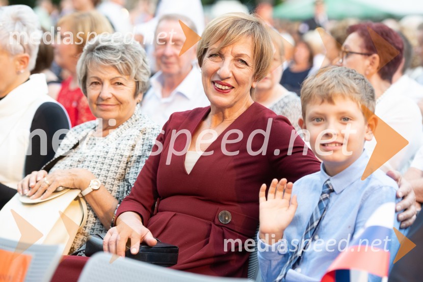  ... ;  Viktorija  Potočnik, direktorica Pionirskega doma;  ... Državna proslava ob 100. obletnici združitve prekmurskih Slovencev z matičnim narodom