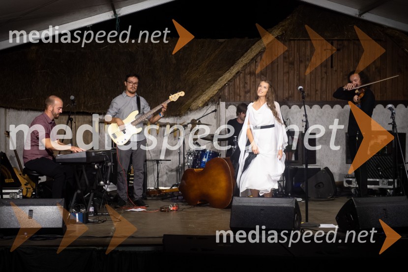  ... ;  ... ;  Tjaša Šimonka, pevka, skupina Ethnotrip;  ... Državna proslava ob 100. obletnici združitve prekmurskih Slovencev z matičnim narodom