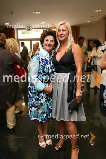 Silvija Mozetič, Primorske novice in Dragica Gantar, direktorica razvoja v LisciPredstavitev kolekcije Lisca za sezono pomlad-poletje 2009