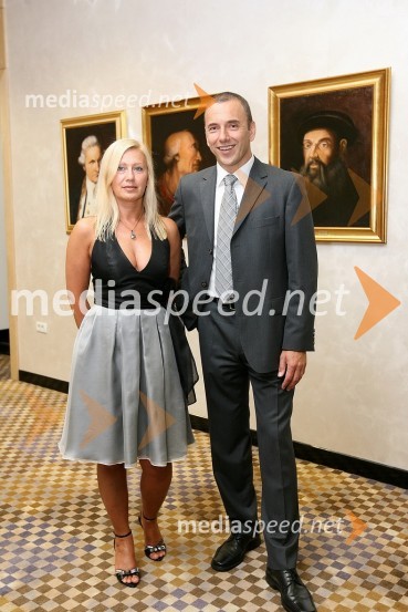 Dragica Gantar, direktorica razvoja v Lisci in Goran Kodelja, generalni direktor Lisce d.d.Predstavitev kolekcije Lisca za sezono pomlad-poletje 2009