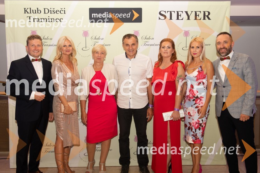  Danilo Steyer,   vinar, Steyer Vina; vinski vitez, predsednik Vinske reprezentance Slovenije; mag. Norma Bale, pisateljica in predsednica kluba Dišeči Traminec;  ... ;  ... ;  Magda Steyer, Steyer Vina;  Natalija Cvetko, vodja projektov, Mediaspeed;  Borut  Cvetko, kreativni direktor, Mediaspeed10. Salon Traminec 2019