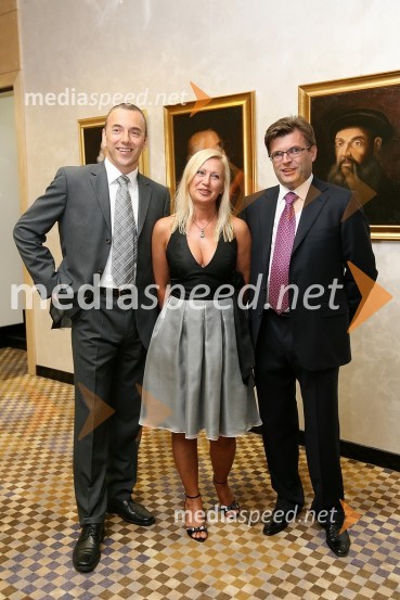 Goran Kodelja, generalni direktor Lisce d.d., Dragica Gantar, direktorica razvoja v Lisci in Dari Južna, lastnik podjetja Lisca d.d.Predstavitev kolekcije Lisca za sezono pomlad-poletje 2009