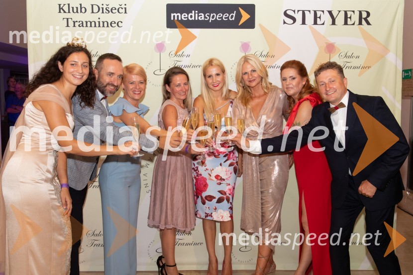  Meta Frangež, 23. Vinska kraljica Slovenije 2019;  Borut  Cvetko, kreativni direktor, Mediaspeed; dr. Aleksandra Pivec, ministrica za kmetijstvo, gozdarstvo in prehrano RS;  Vesna Maučec, direktorica hotelirstva Zdravilišče Radenci;  Natalija Cvetko, vodja projektov, Mediaspeed; mag. Norma Bale, pisateljica in predsednica kluba Dišeči Traminec;  Magda Steyer, Steyer Vina;  Danilo Steyer,   vinar, Steyer Vina; vinski vitez, predsednik Vinske reprezentance Slovenije10. Salon Traminec 2019