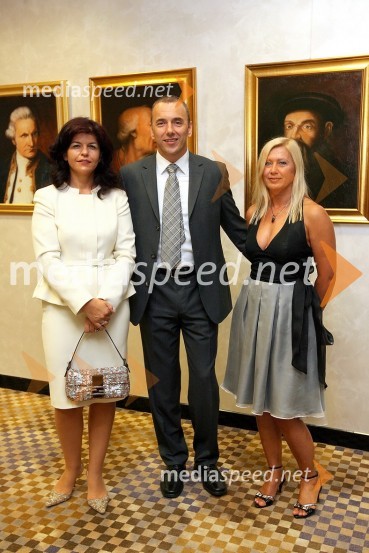 Vesna Južna, lastnica podjetja Lisca d.d., Goran Kodelja, generalni direktor Lisce d.d. in Dragica Gantar, direktorica razvoja v LisciPredstavitev kolekcije Lisca za sezono pomlad-poletje 2009